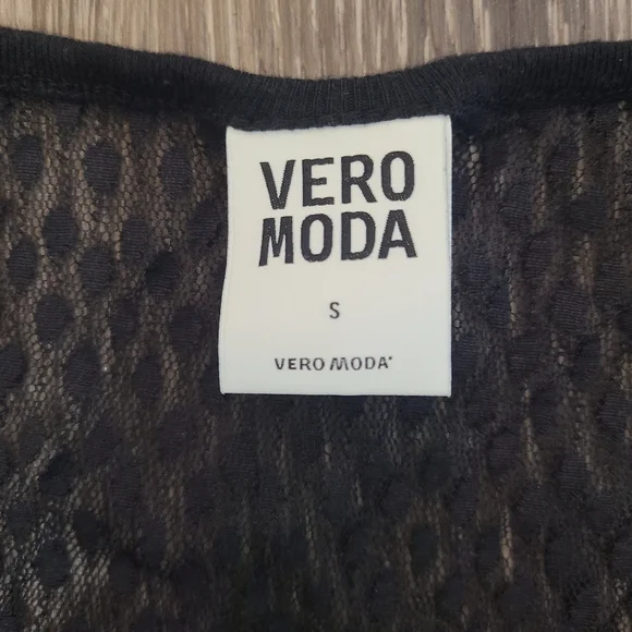 Vera Moda Muscle Tee - Picture 2 of 5